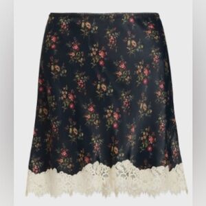 DÔEN Giulietta Lace-Trim Floral Satin Miniskirt
